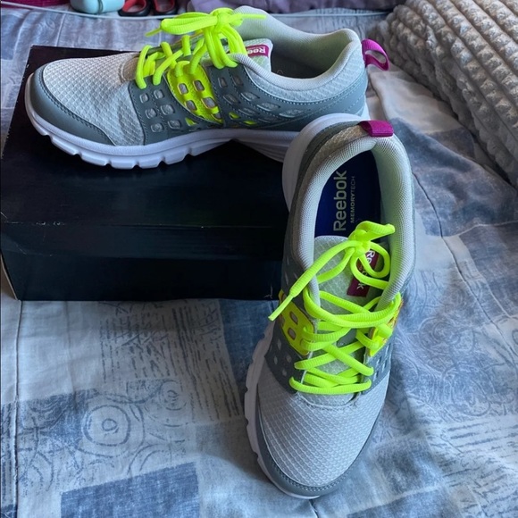 reebok memory tech running shoes